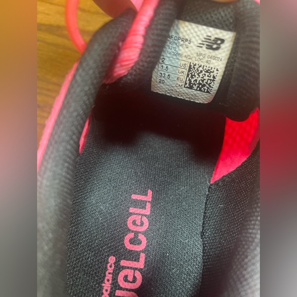 Girls New Balance Bungee FuelCell Propel v5 NWOT - Picture 3 of 6